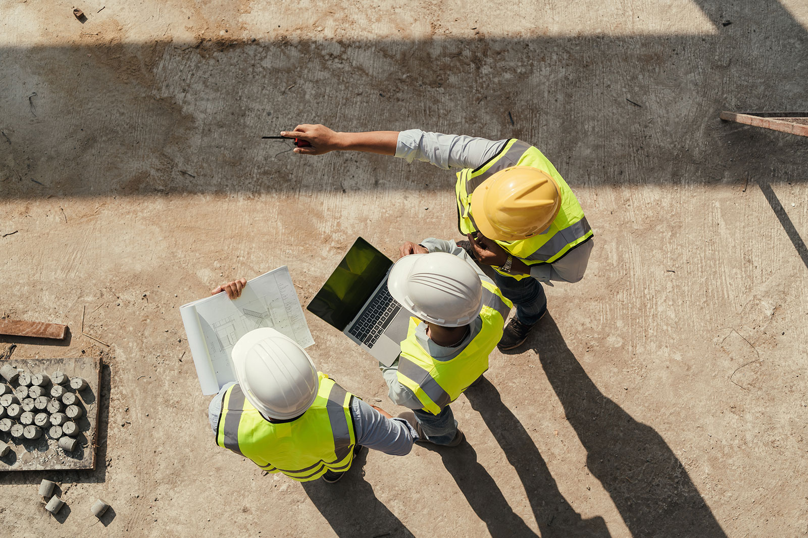 How a General Contractor for Commercial Projects Keeps Projects on Track with Strong Communication